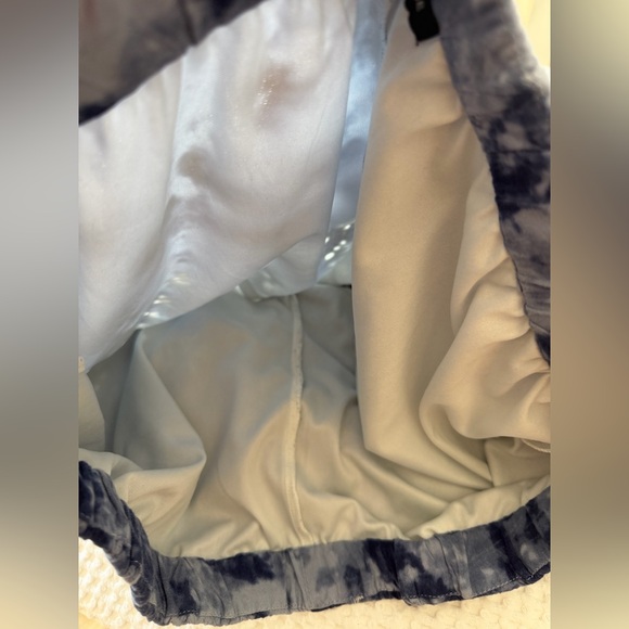 Kendall & Kylie Blue & White Tie Dye Boho Embroidered Shorts Medium - Picture 8 of 9